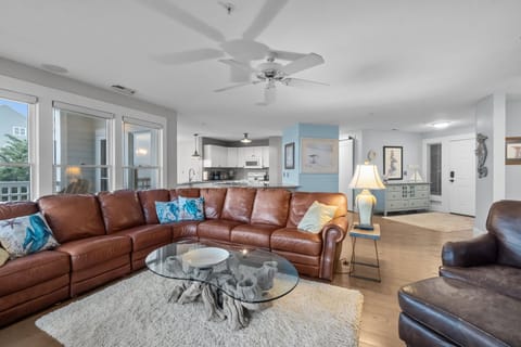 PC1212: Pirates Cove Retreat | Living Area