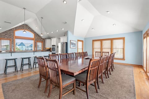 WH391: Scrimshaw | Top Level Dining Area