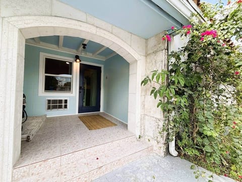 Urban Retreat w/A+ Location! Apartment in Coral Gables