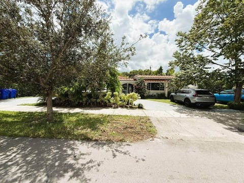 Urban Retreat w/A+ Location! Apartment in Coral Gables