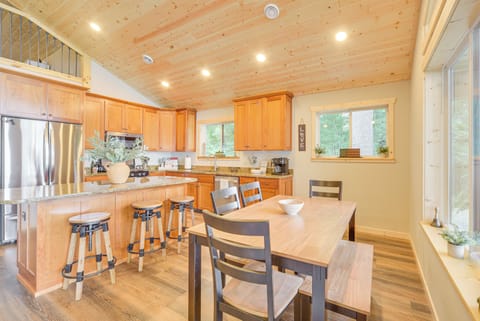 Dining Area | 1st Floor | Dishware/Flatware