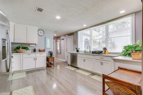 Kitchen | Complimentary Grits & Oatmeal | Spices