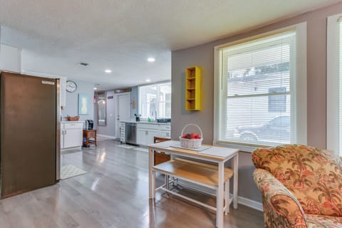 Dining Table | Dishware & Flatware