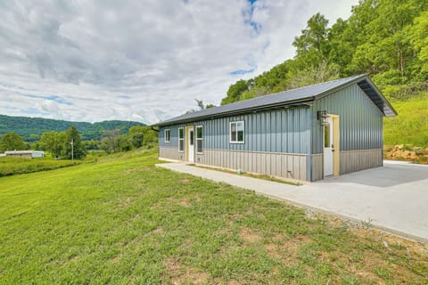 Viola Vacation Rental | 2BR | 1BA | 800 Sq Ft | 1 Step to Enter