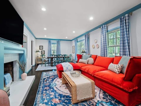 ✨ Bright & cozy living space with vibrant décor, perfect for relaxing with family or friends ️