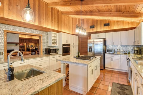 Kitchen | 1st Floor | Dishware/Flatware | Drip Coffee Maker