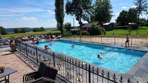 Camping Natuurlijk Limburg – Weiland 4 - Swimming Pool