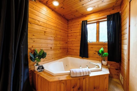 Spa tub