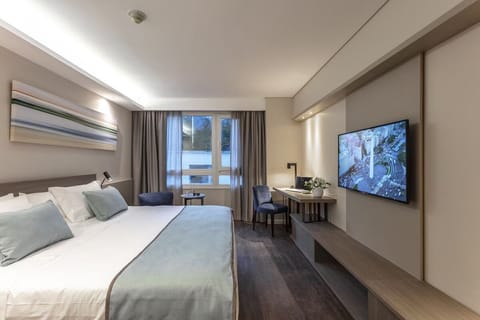 Unit with King Bed