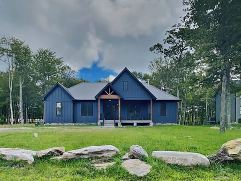 Welcome to Holiday House!