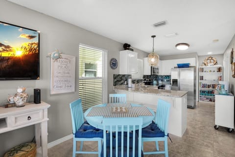 Seating for four at the dining table