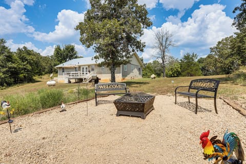 Private Backyard Area | Fire Pit | Gas Grill