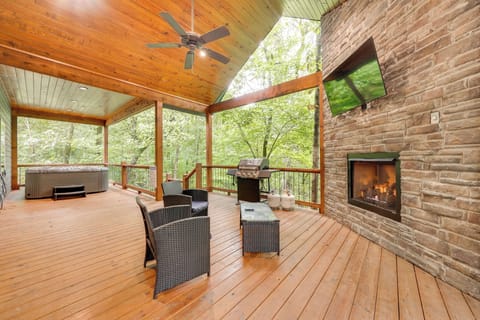 Broken Bow Vacation Rental | 1BR | 1BA | 865 Sq Ft | 3 Steps to Enter