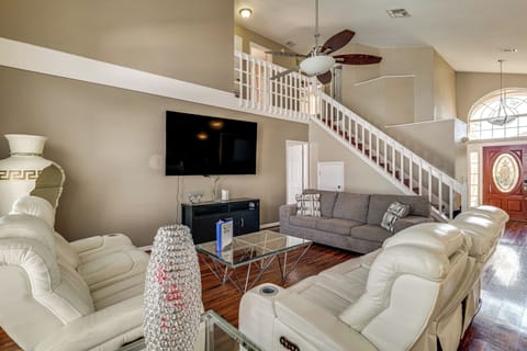 Living Room | 1st Floor | Smart TV