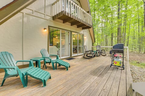 Cabin Exterior | Deck & Grill