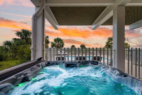 NEW Hot tub overlooking private pool