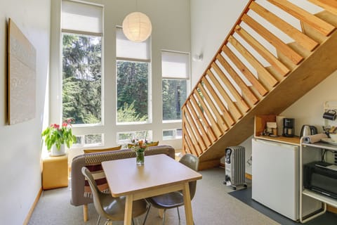 Seal Rock Vacation Rental | Studio | 1BA | 353 Sq Ft | Stairs Required