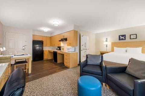 Living and Dining Area