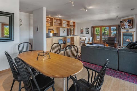 Open Dinning room leads into the living room and Kitchen. Great for Entertaining! 