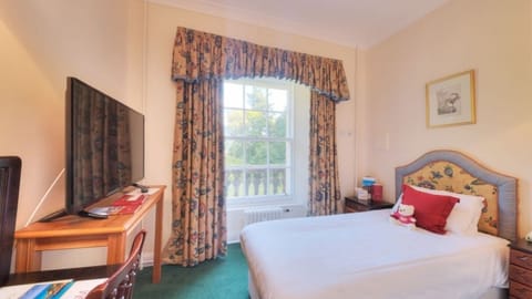 Unit with single bed