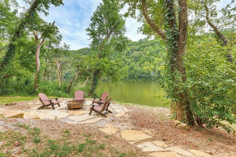 Mountain View Vacation Rental | 4BR | 3BA | 2,600 Sq Ft | Stairs Required