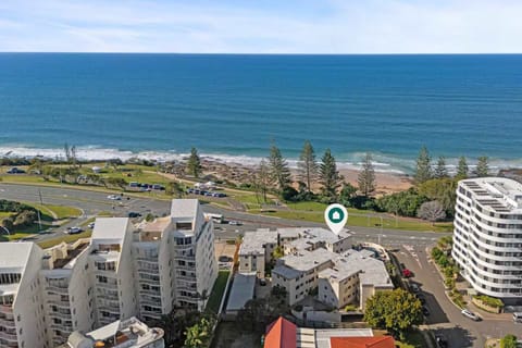 Enjoy an elevated coastal position where the shoreline and surrounding neighbourhood stretch out just beyond the building.