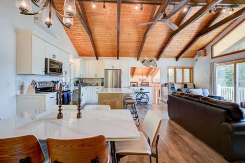 With its open layout flowing into the den, our well-equipped kitchen makes it easy to cook a great meal and stay connected with family and friends.