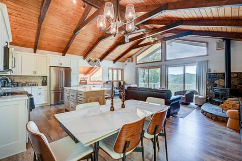 With its open layout flowing into the den, our well-equipped kitchen makes it easy to cook a great meal and stay connected with family and friends.