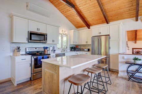 With its open layout flowing into the den, our well-equipped kitchen makes it easy to cook a great meal and stay connected with family and friends.