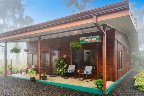 Private 3BR jungle retreat w/ covered porch, minutes to Tenorio Park!