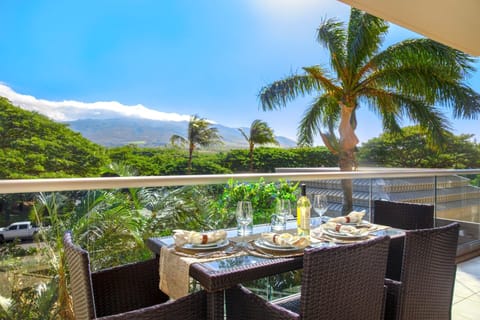 HKH-332 Dine al fresco with a view that feeds the soul