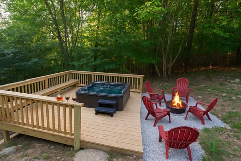 Private hot tub & firepit — stargaze after the slopes”