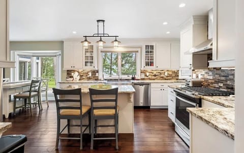 Fully Equipped Remodeled Kitchen