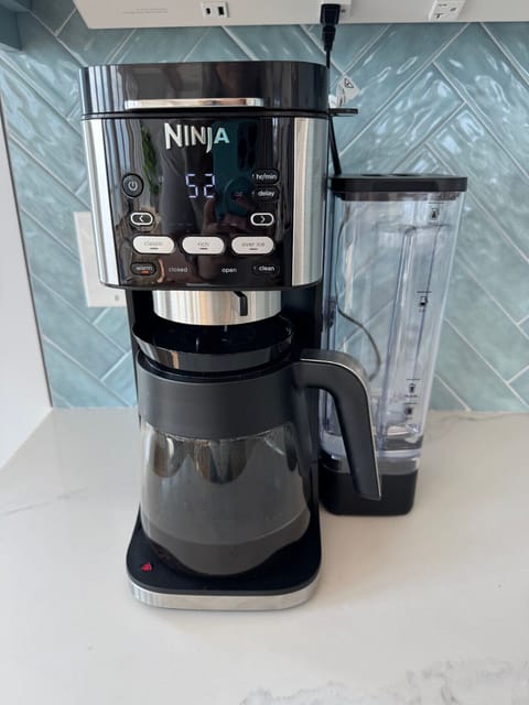 Kitchen - 14 cup programmable coffee with k-cup option