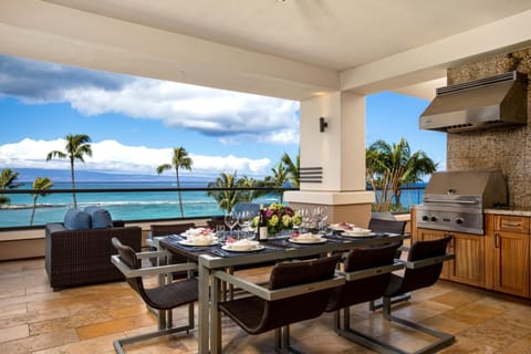 Gather for an island-inspired meal overlooking Maui’s sparkling waters MON-1303