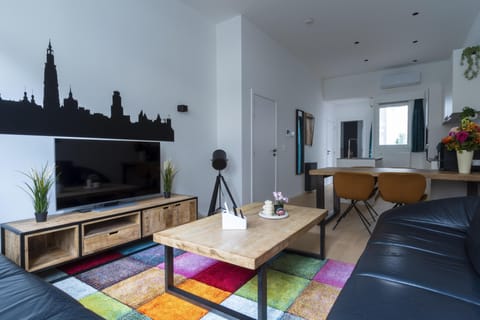 Open-Plan Living and Dining Area

A spacious layout with designer touches makes gathering with friends or family effortless and enjoyable.