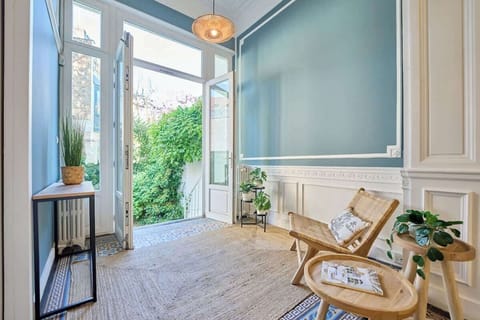 Serene Lounge - ideal to relax while having a coffee, tea or wine