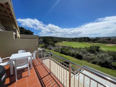 Patio with view of 10th hole, mountains and fynbos