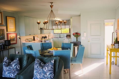 Well-equipped kitchen and dining