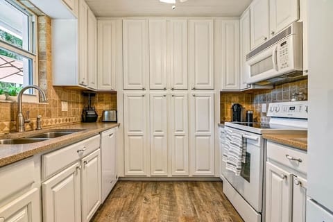 The fully loaded kitchen is a haven for culinary enthusiasts