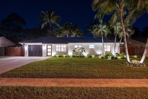 Front view landscape lighting brings out the amazing details of the residence