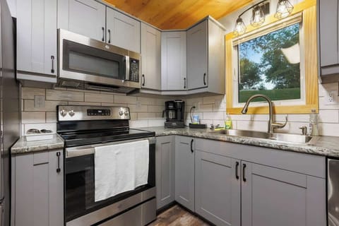 Full Oven, Coffee, Tea, Salt, Pepper, Olive Oil, Frying Pans, Pots, Serving Bowls, Mixing Bowls