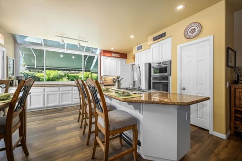 Kitchen, Island cooktop with 3-4 seating areas
