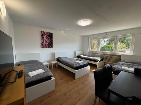 Schlafzimmer 4 Einzelbetten 90x200 cm