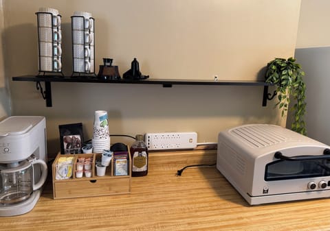 Coffee & Tea Bar; Pizza Oven