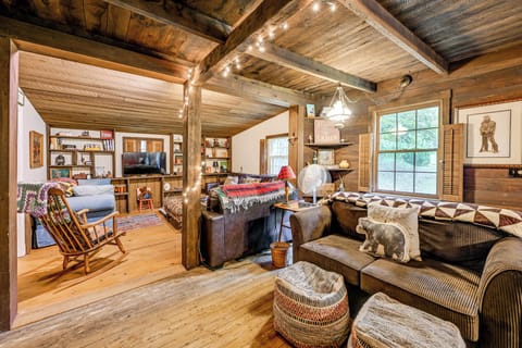 Franklin Vacation Rental | 2BR | 2BA | Stairs Required | 1,350 Sq Ft