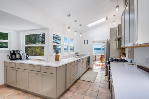 Plenty of space to cook together and make memories.