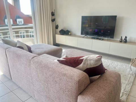 Spacious Living Room with Smart TV
Relax on plush sofas while streaming your favorite shows in comfort.