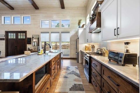 Ready to whip up some vacation magic? Our stunning kitchen boasts all the essentials (and then some!) to make your culinary dreams a reality. Let the cooking (and the fun) begin!