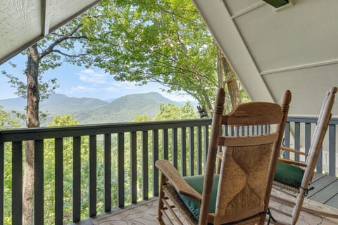 Old Fort Vacation Rental | 3BR | 2BA | 1,850 Sq Ft | 4 Steps Required